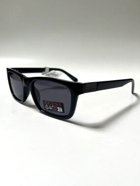 NWT GUESS Square Sunglasses Black Classic Red Logo GO00113 Glossy Acetate